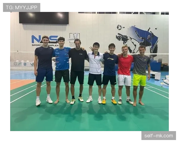 安赛龙训练完直接啃鸡胸肉，这自律谁顶得住啊